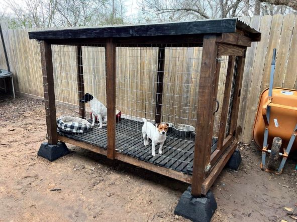 Outside dog pin clearance